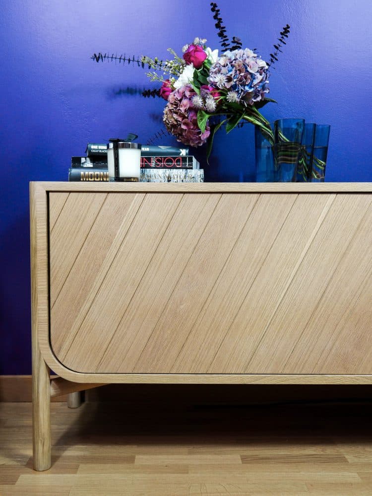 Hartô Marius Pierre-Francois dubois clem around the corner salon mur bleu parquet chene