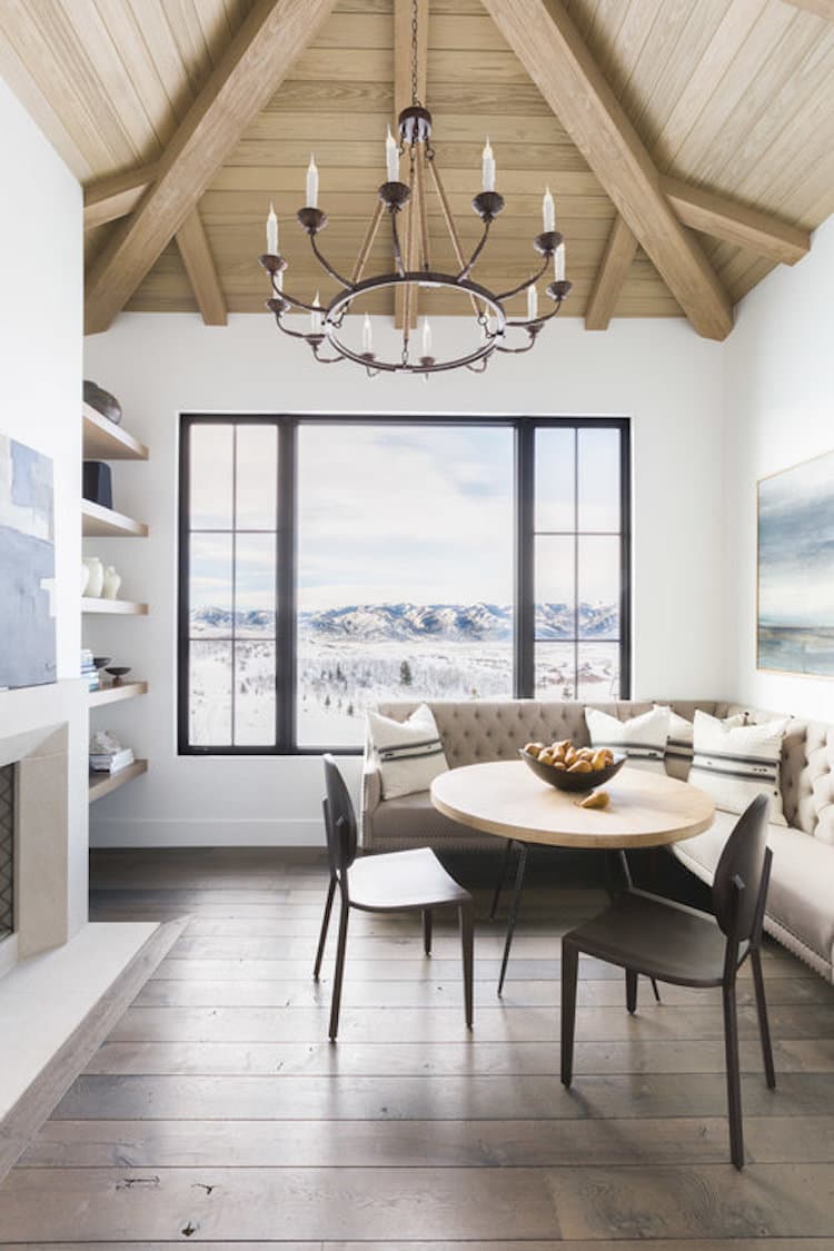 coin repas decoration style chalet blanc face a la montagne