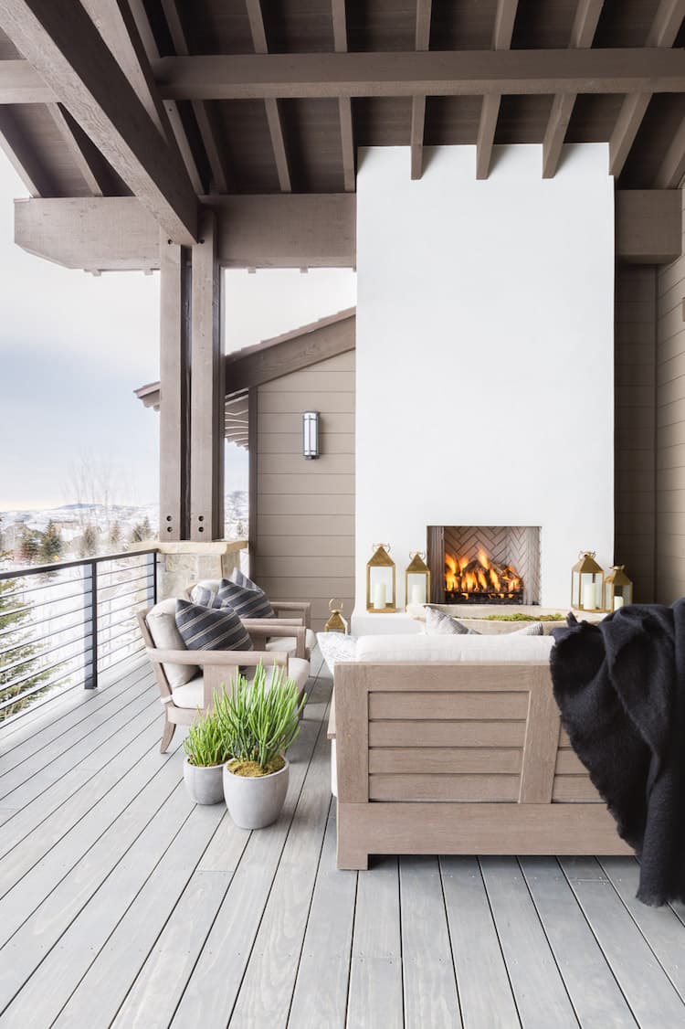 visite decoration chalet blanc terrasse grise esprit montagne