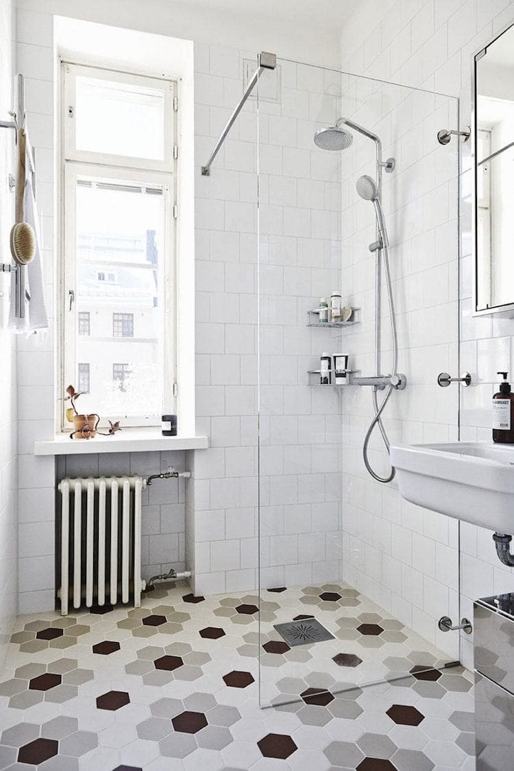 idée déco vintage carrelage mosaique fleur noir blanc hexagone