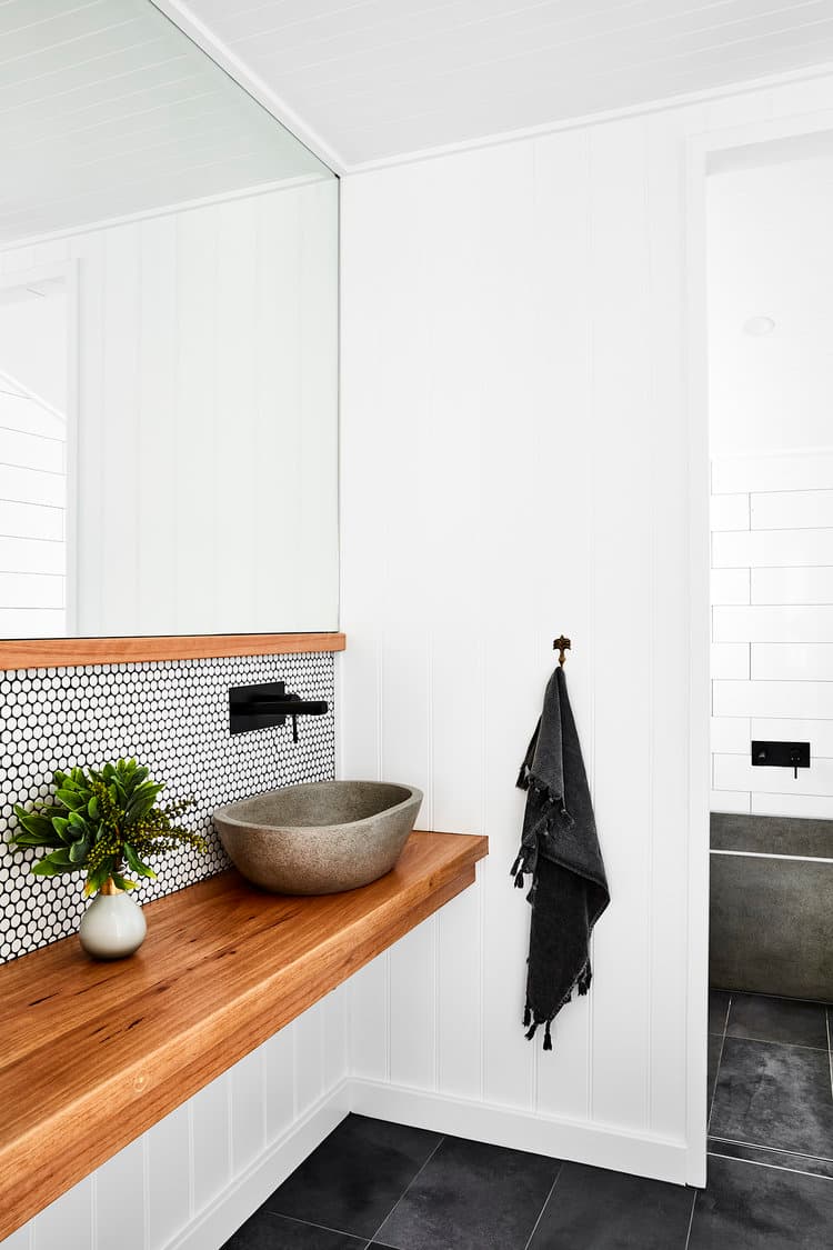 salle de bain blanche lavabo moderne pierre clemaroundthecorner