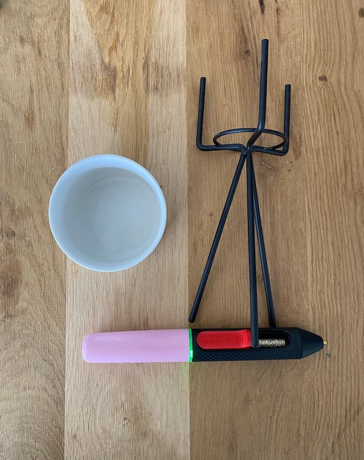 idée bricolage activité manuelle enfant pistolet colle