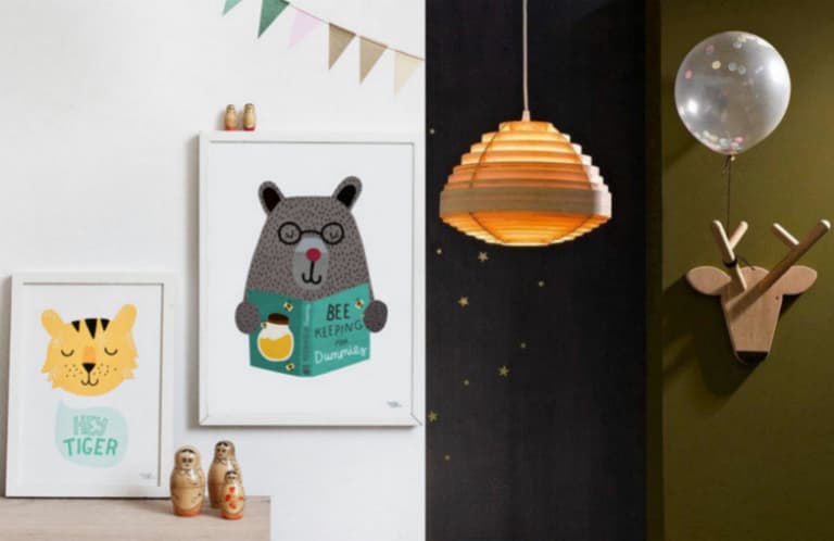 Sa liste au Père Noël est longue de 4 pages. Pourtant, parents gateaux que vous êtes, vous souhaitez rajouter une surprise aux pieds du sapin ? Je vous présente mes 10 idées cadeaux de Noël pour un enfant.