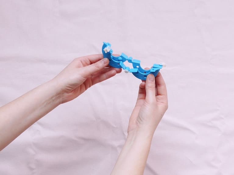 DIY : Couronne de Noël en pompons de laine et eucalyptus ClemAroundTheCorner