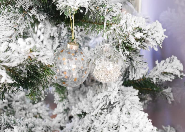 table noel blanc et or idées décoration