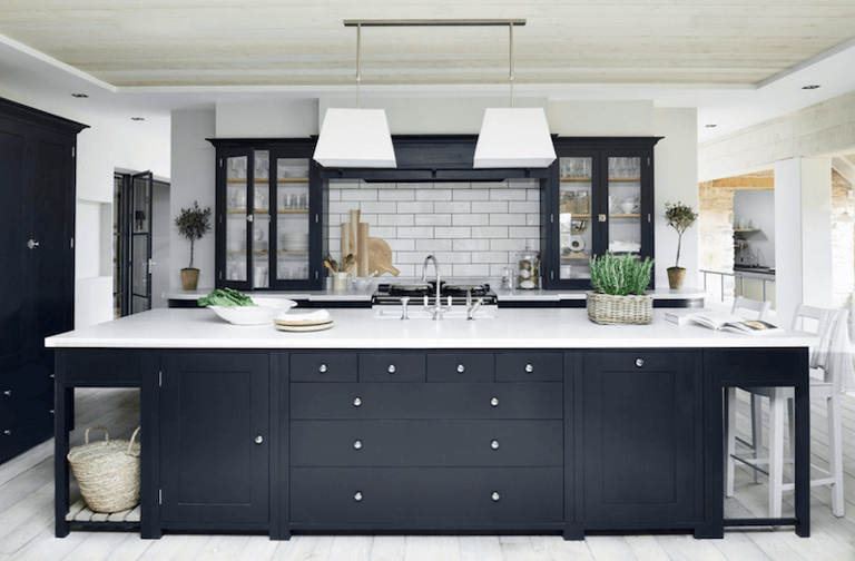 cuisine noire et blanche moderne