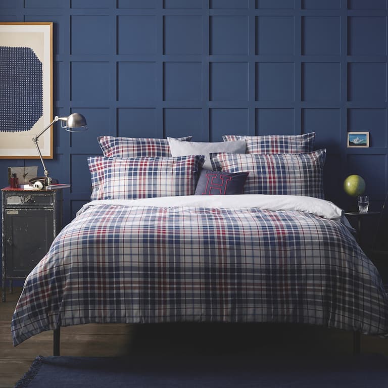 chambre déco tartan motif bleu et rouge rayures