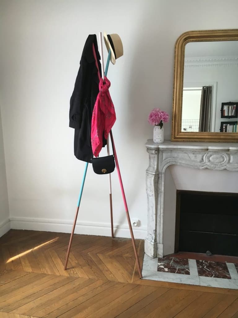 diy porte manteau coloré en bois