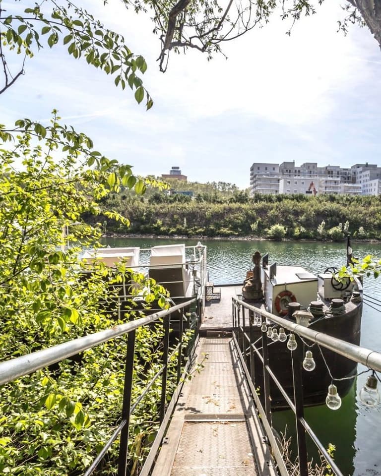 espaces atypiques immobilier peniche ponton deco