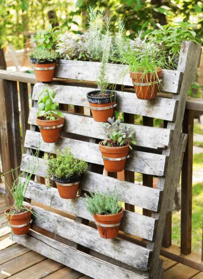 deco avec palette jardiniere en palette balcon