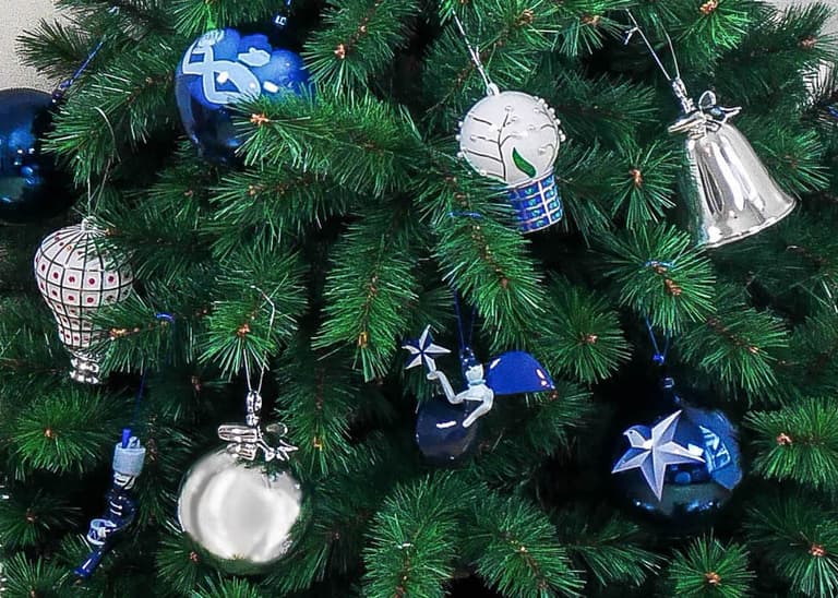 cover sapin de noel bleu et argent alessi
