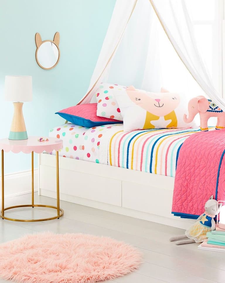 tapis rond rose enfant fourrure - blog déco - clem around the corner