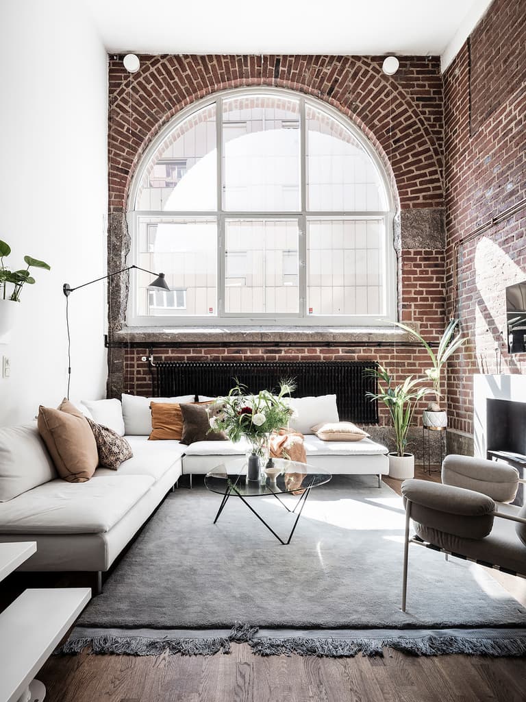 loft suédois fenêtre ovale salon lumineux - blog déco - clem around the corner
