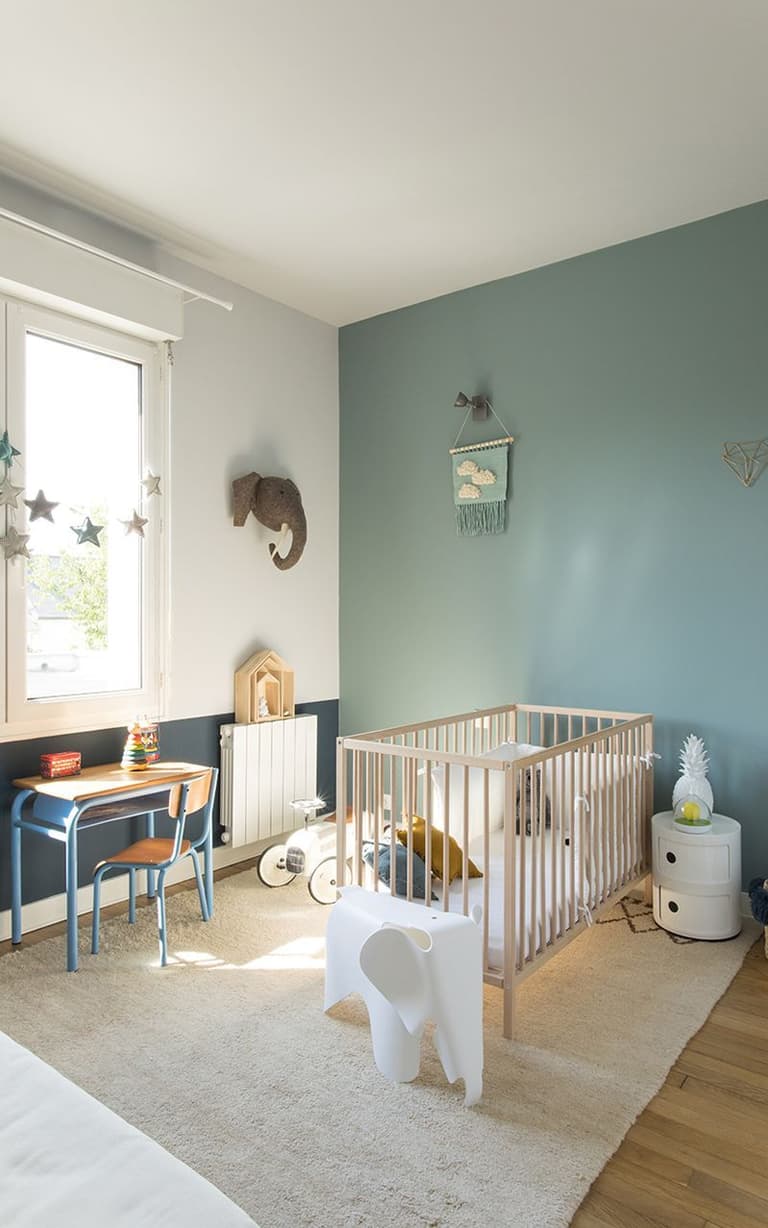 décoration vert céladon chambre bébé vert blanc lit - blog déco - clem around the corner