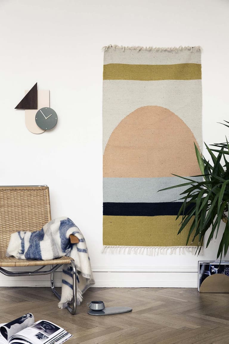 comment fixer un tapis au mur déco scandinave parquet salon - blog déco - clem around the corner