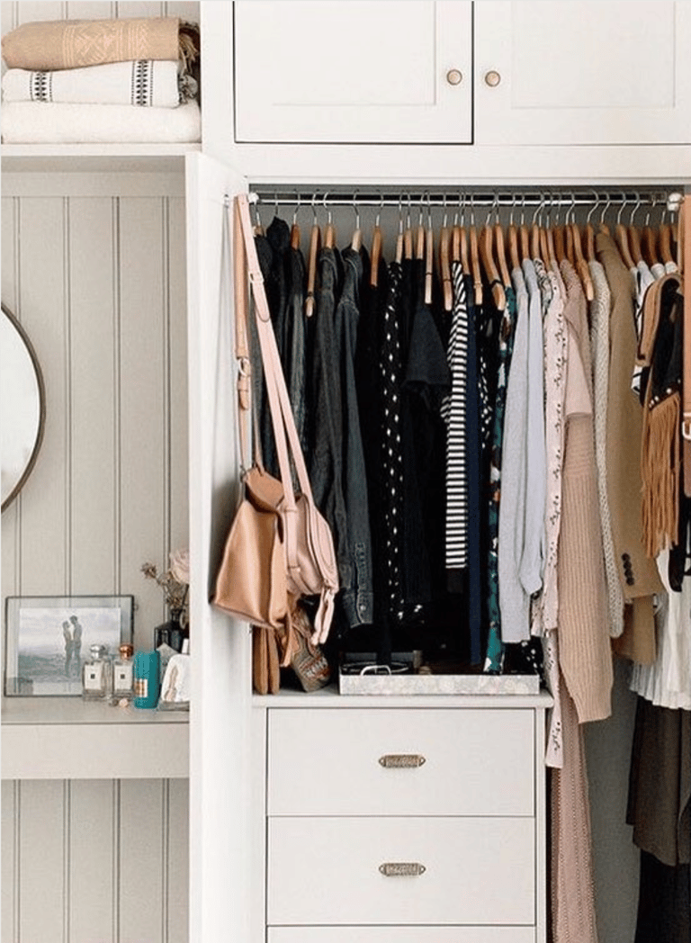 méthode de rangement marie kondo dressing vêtements habits konmari - blog déco - clem around the corner