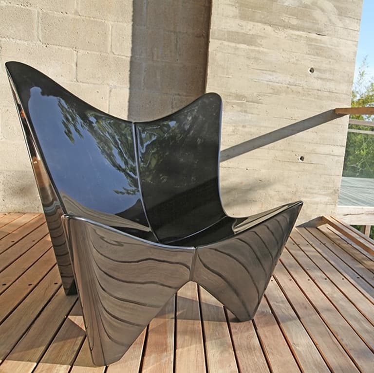 chaise papillon noir reflet terrasse bois été terrasse teck