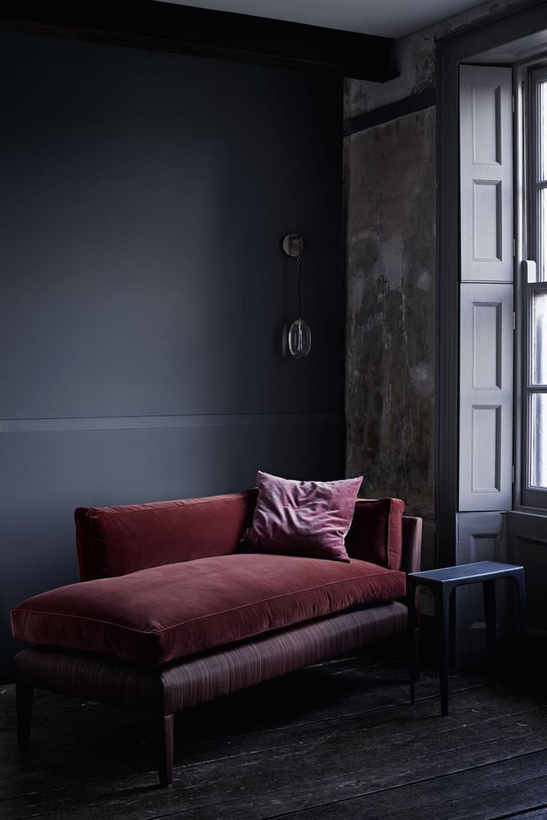 méridienne velours rouge salon feutré gris - blog déco - clem around the corner