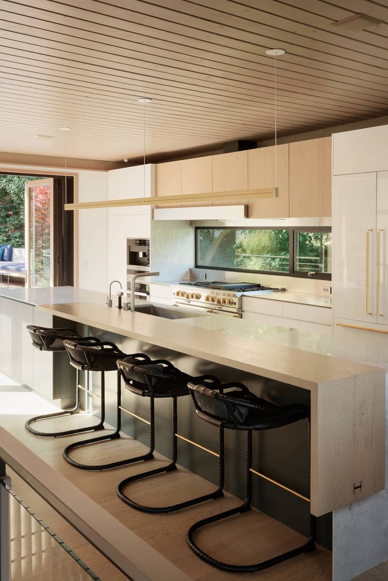 cuisine ouverte porte fenêtre vitrée - blog déco - clemaroundthecorner