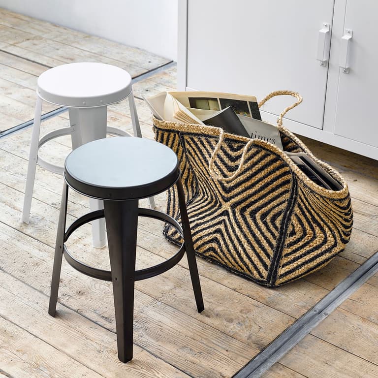 panier de rangement sac à main ethnique noir marron salon tabouret rond - blog déco - clem around the corner