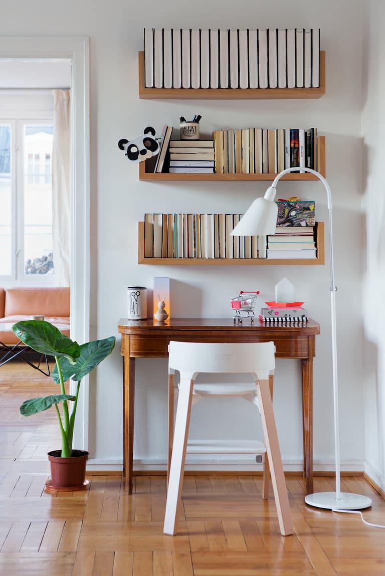 bureau faible profondeur bois décoration éclectique esprit vintage étagère en bois - blog déco - clem around the corner