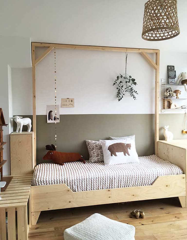 lit palette façon cabane déco gris poussiéreux