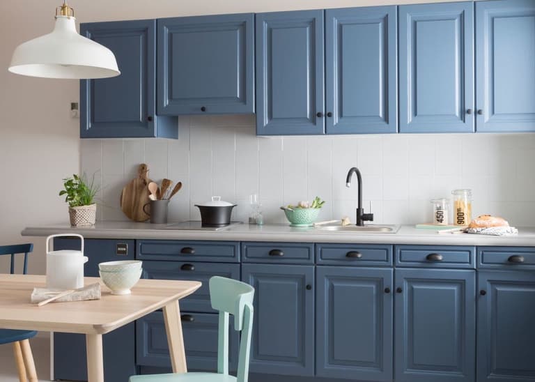 cuisine bleue design avec placards bois style scandinave cover - blog déco - clem around the corner