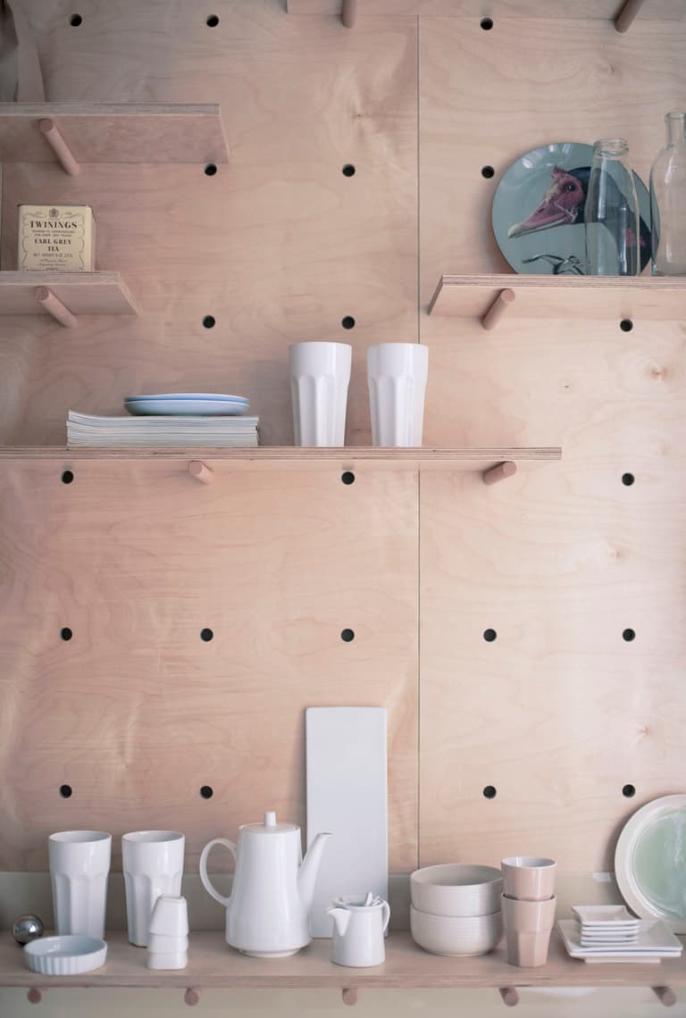 clem around the corner studio de 30m2 espace cuisine mobilier bois naturel marron contreplaqué