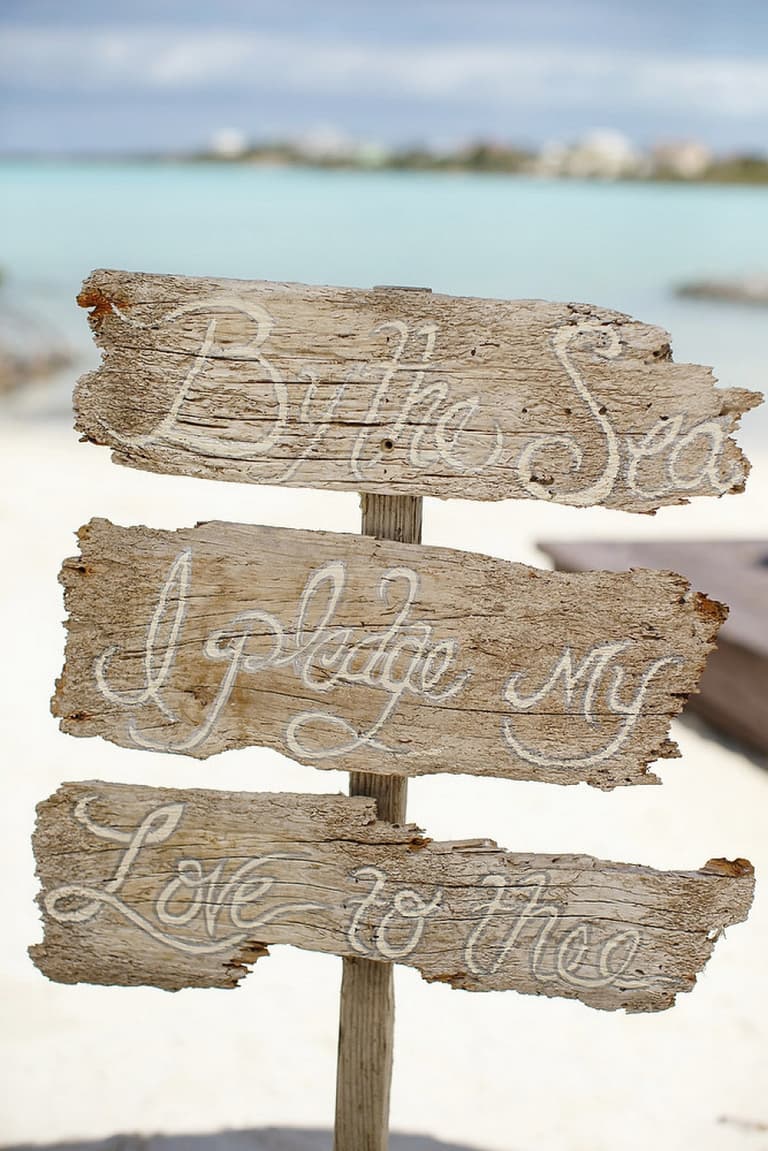 clemaroundthecorner panneaux directionnels bois rustique turquoises déco mariage
