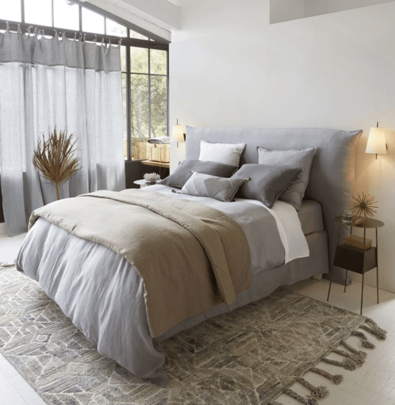 chambre draps gris tapis plaid feuille séchée voilage gris verrière - blog déco - clemaroundthecorner