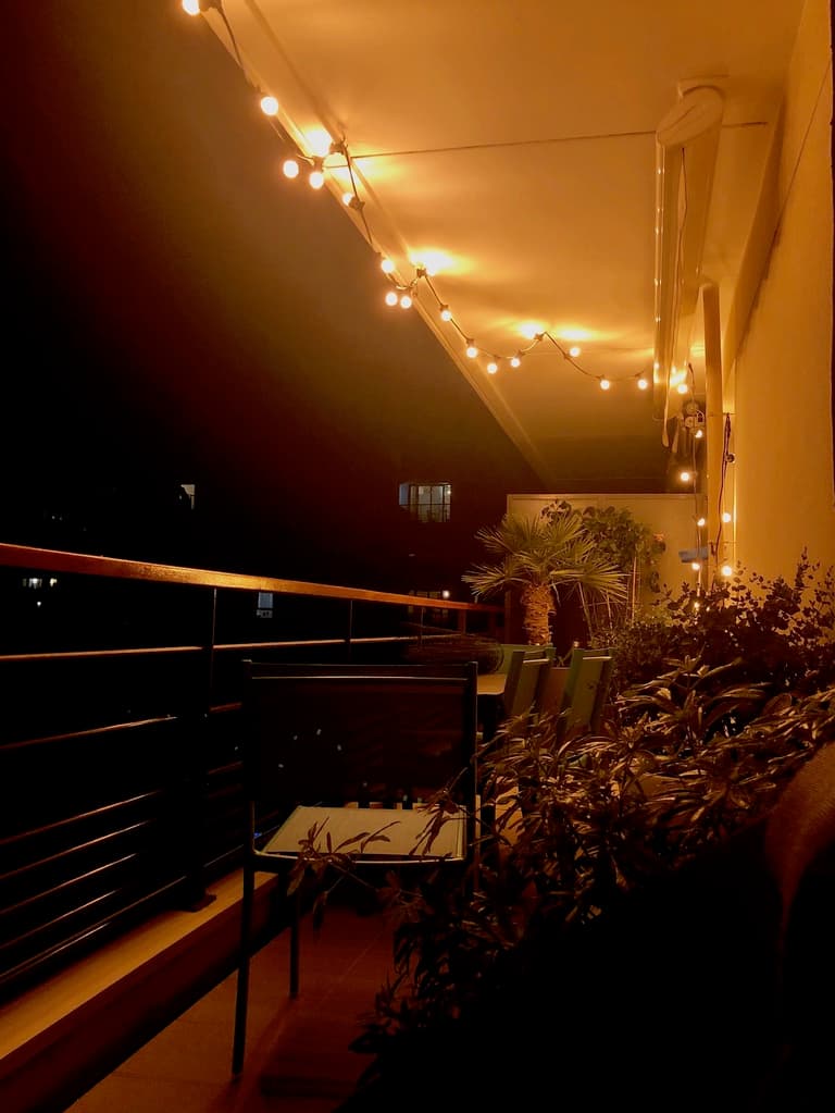 comment éclairer balcon suspension design guirlande retro ampoule - blog déco - clemaroundthecorner