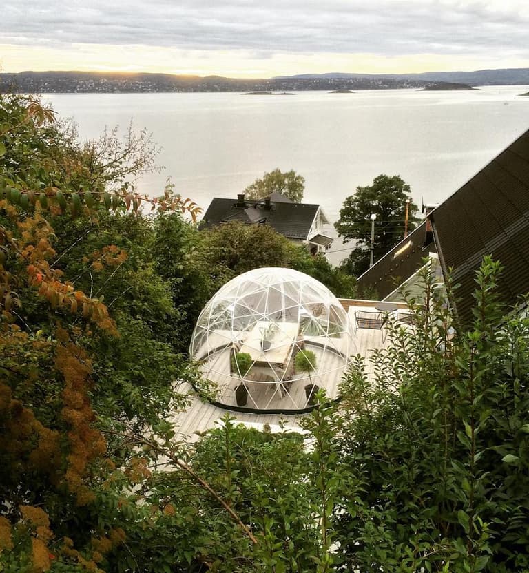 garden igloo terrasse montagne vue sur lac profiter de son extérieur hiver - clemaroundthecorner