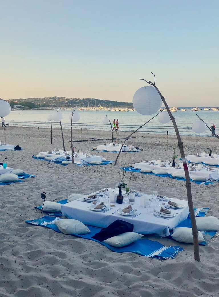 mariage sur la plage Corse pinarello diner sable palette