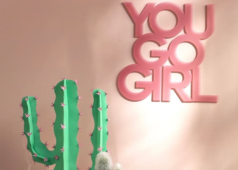 décoration murale you go girl révolution femme - blog clem around the corner