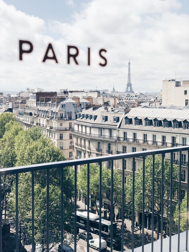 histoire paris architecture immeuble haussmannien tour eiffel haussman