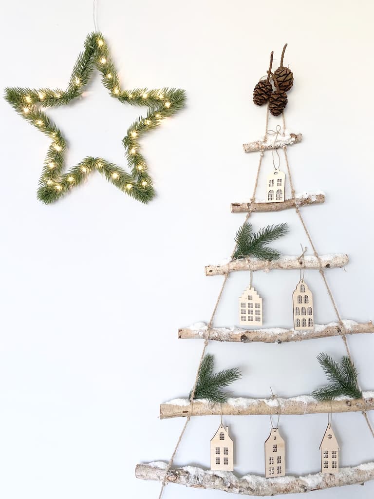 décorer ses murs sans percer sapin de Noël diy rondin bouleau enneigé