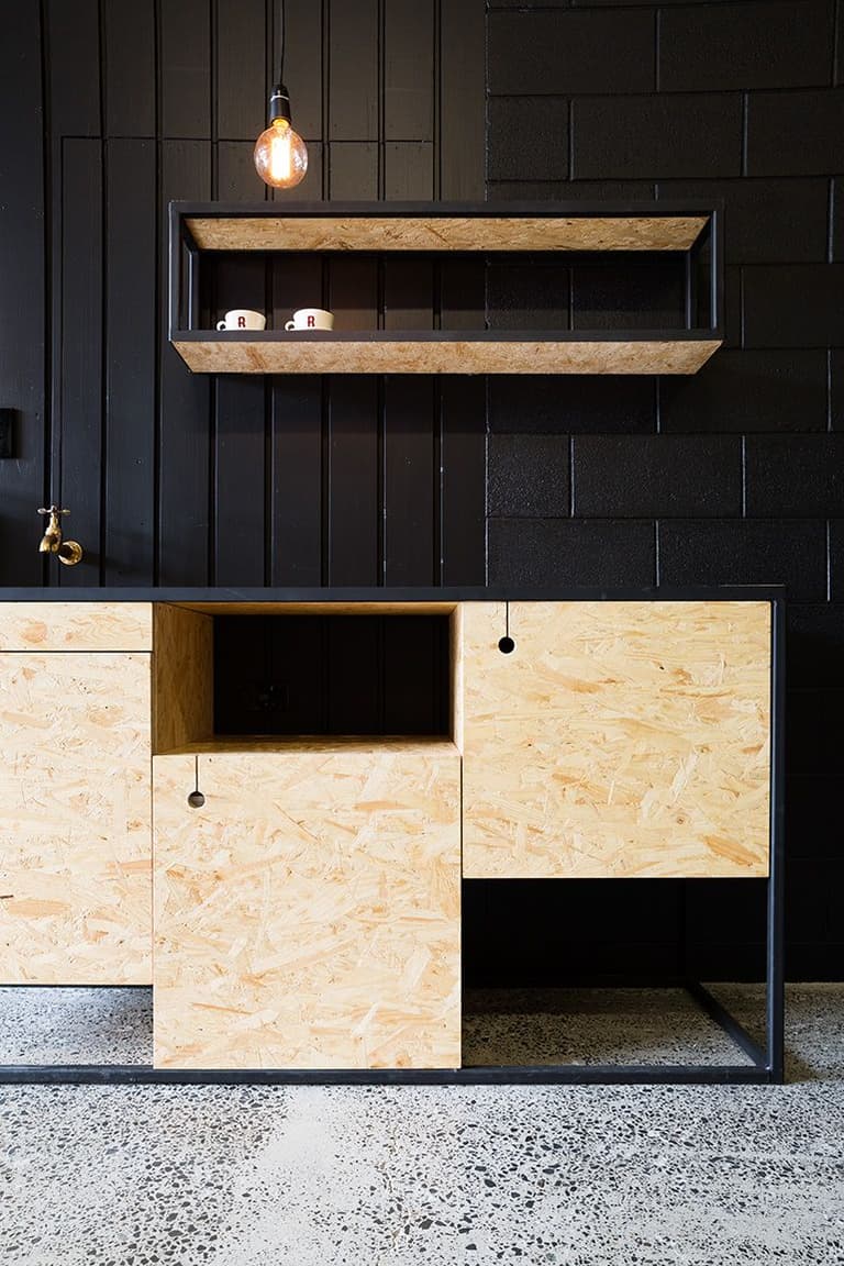 blog déco clemaroundthecorner bois lamé étagère métallique noire