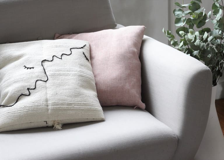 DIY coussin brodé IKEA HACK Sortso - blog déco - clem around the corner