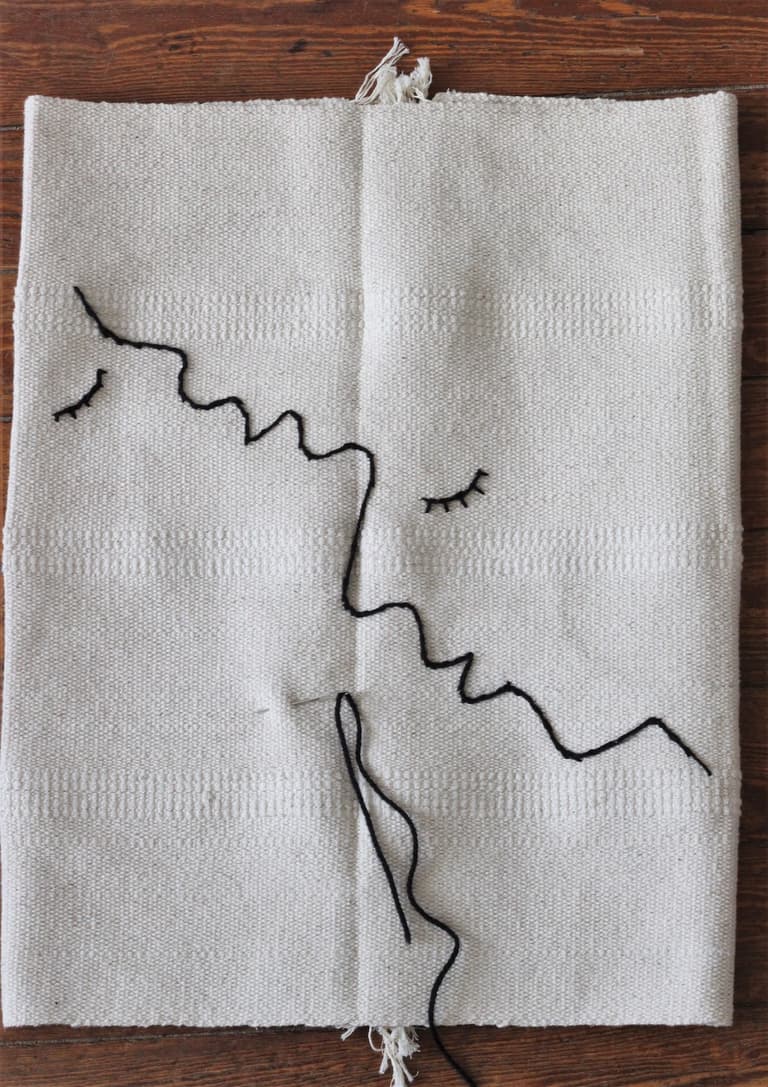 broderie dessin visage coussin arty tutoriel one line drawing
