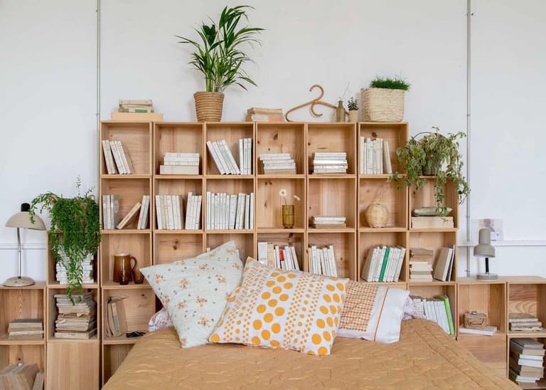 Château charentais vacances maison hôte chambre vintage bois minimaliste déco