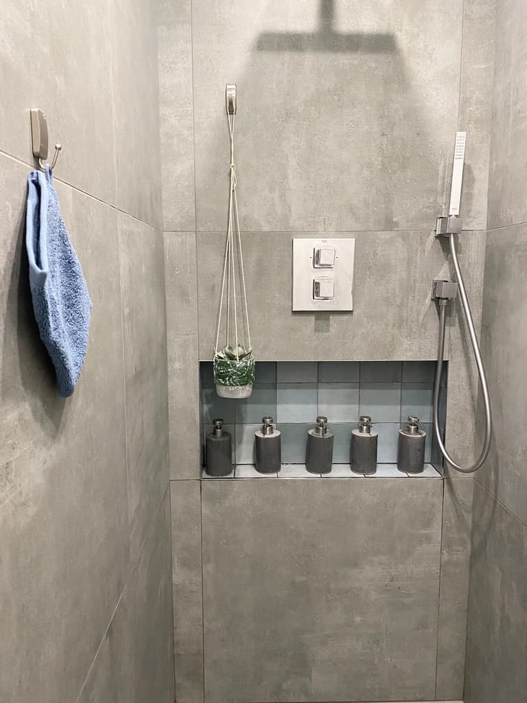 douche gres cerame beton comment installer des crochets dans sa salle de bain sans percer 3m command