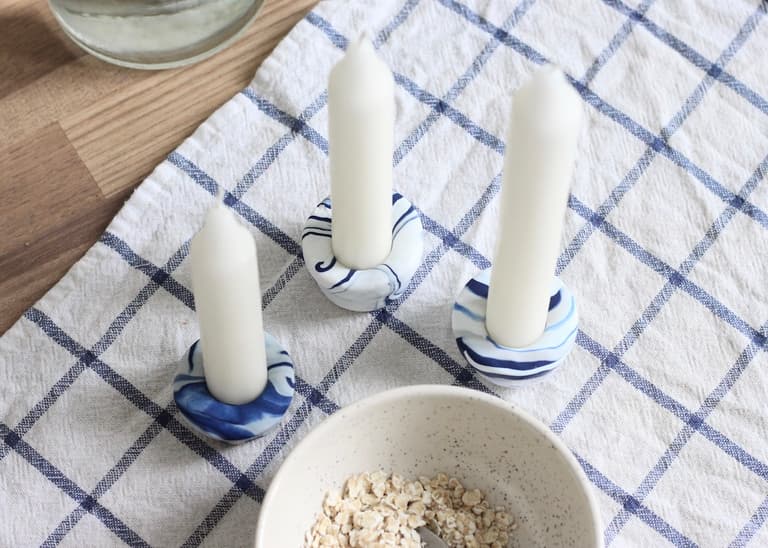 fabriquer bougeoir pate Fimo bleu blanc - blog déco - clem around the corner