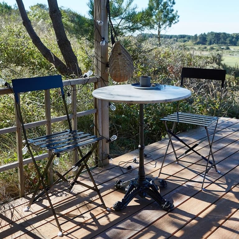 table ronde marbre blanc aménagement balcon longueur - blog déco - clemaroundthecorner