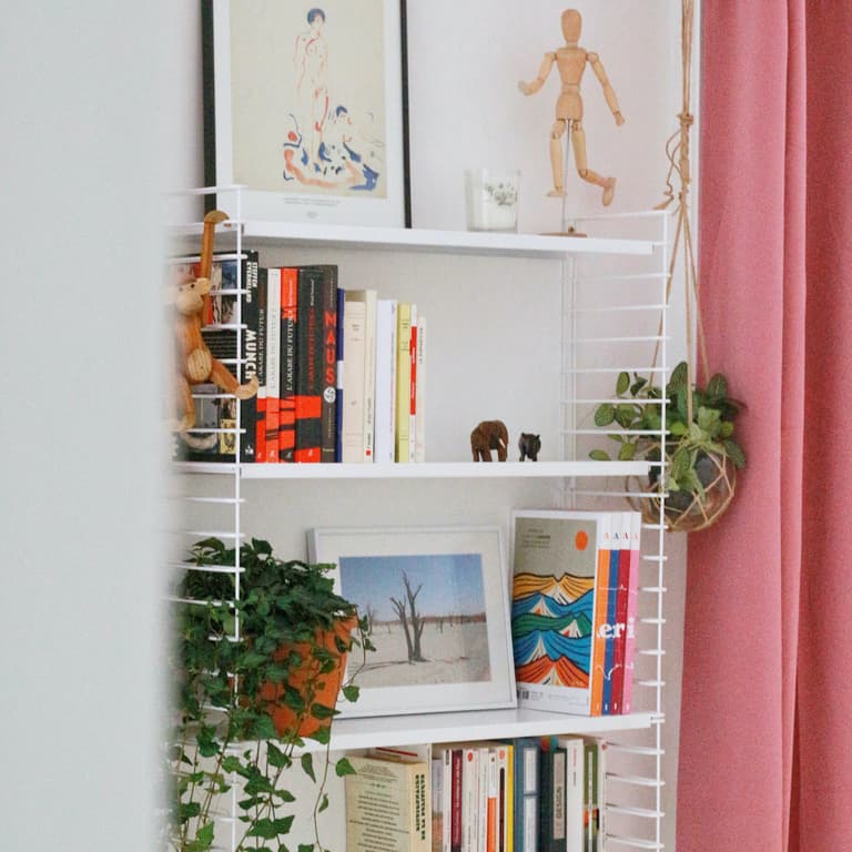 blog déco clematc bibliothèque blanche scandinave rideaux rose