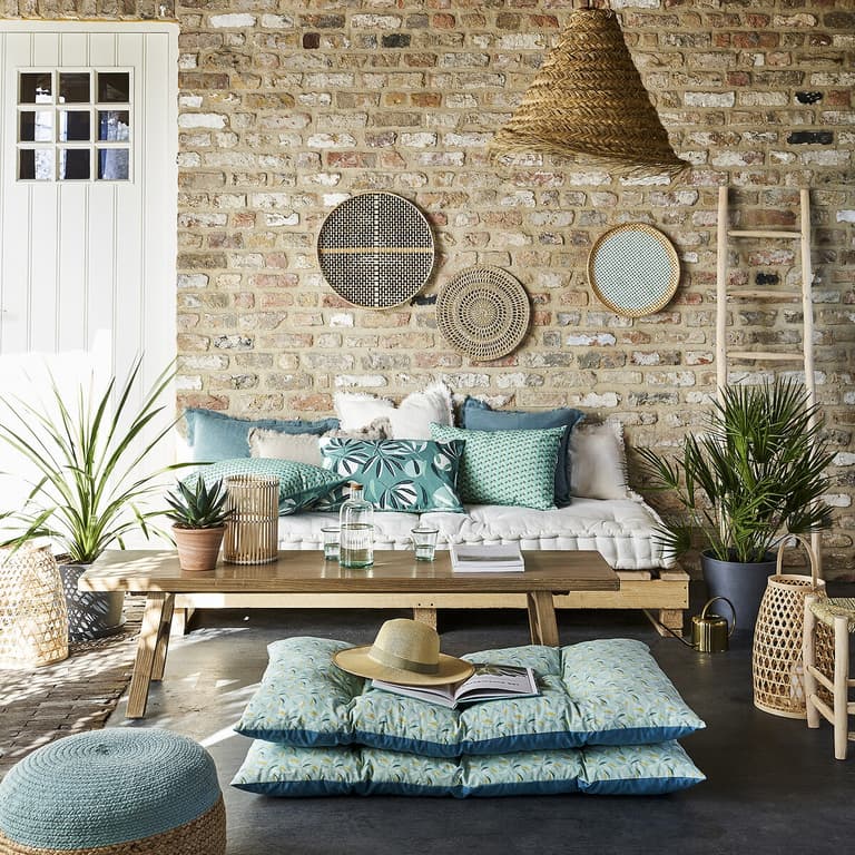jardin bohème maison cour terrasse chic ethnique motif matelas sol tatamis mural