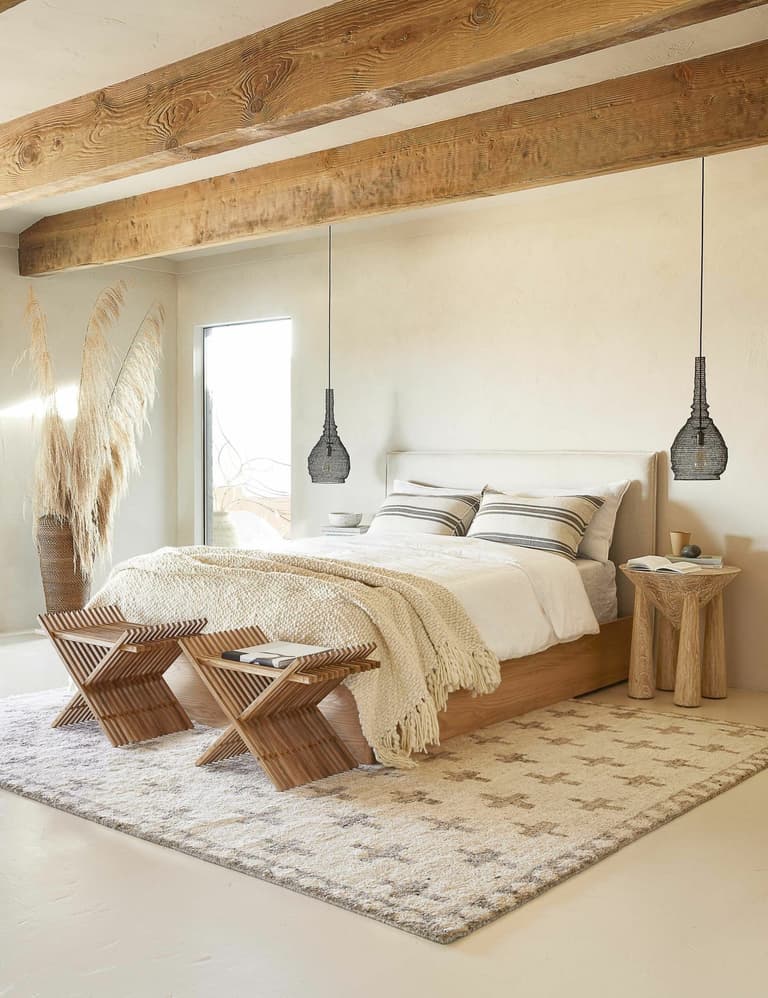 suite parentale déco intérieure champêtre lit en bois poutres apparentes herbes de la pampa clematc