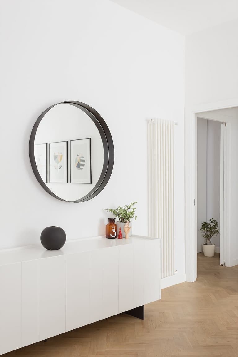 décoration Frascati design italien intérieur parquet bois chevron noir blanc