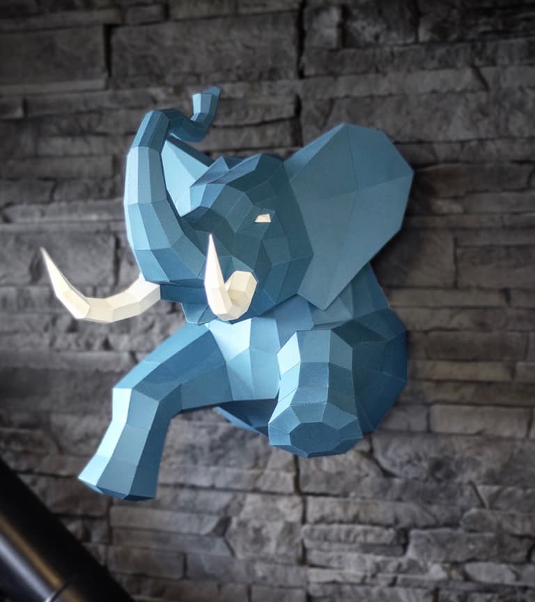 éléphant bleu en situ trophée mur pierre - clemaroundthecorner