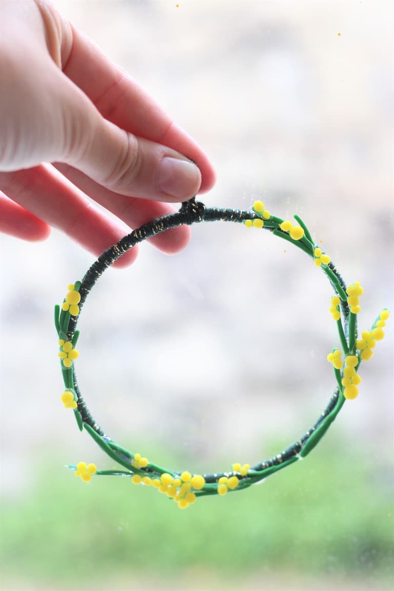 fabriquer couronne de fleurs en pâte à modeler wepam fimo