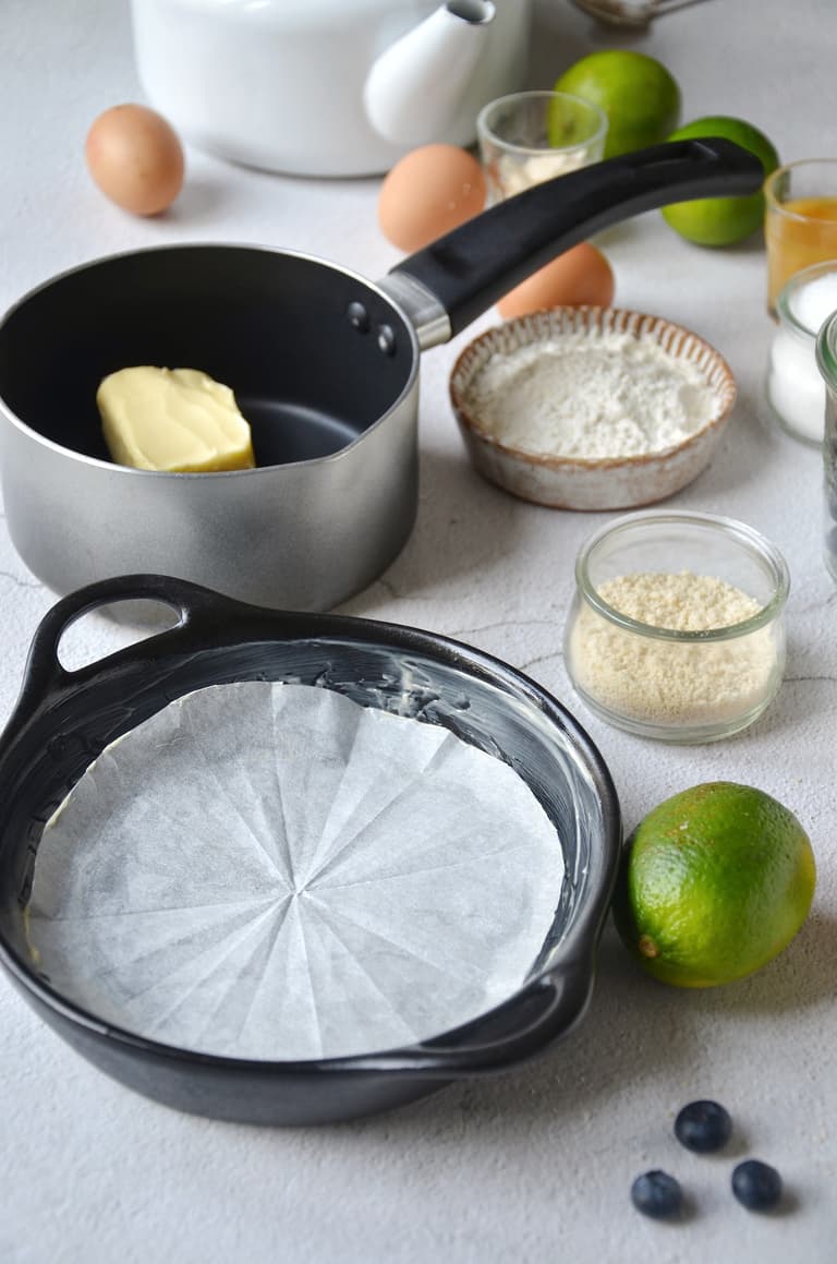 technique pâtissier pro beurrer fond moule fonte papier sulfurisé